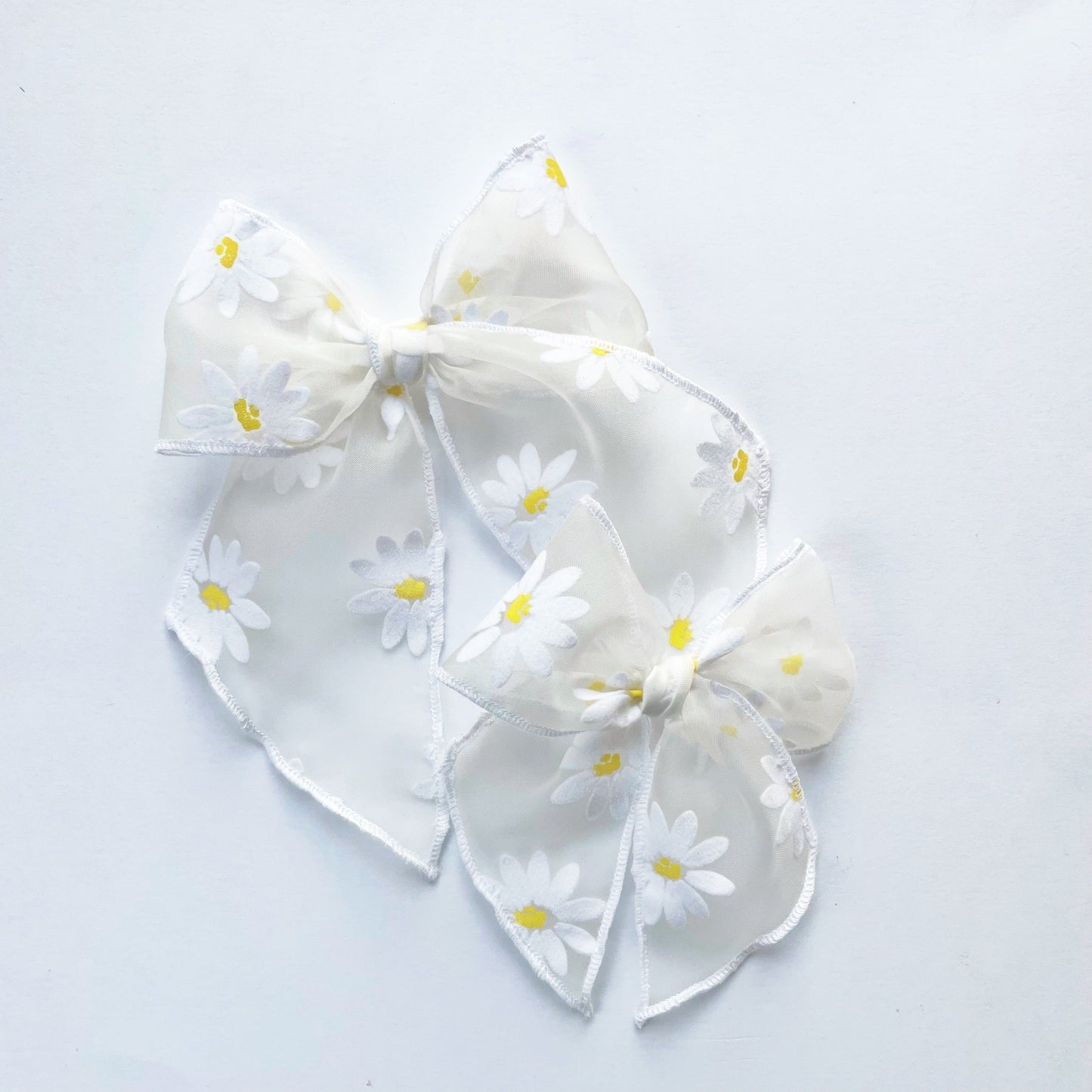 White Daisies Flocked Elle Bow