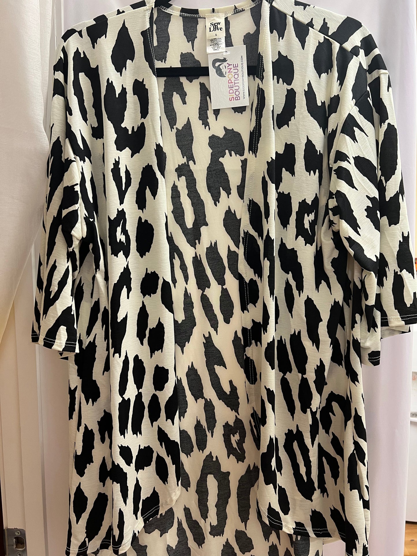 Snow Leopard 3/4 sleeve kimono