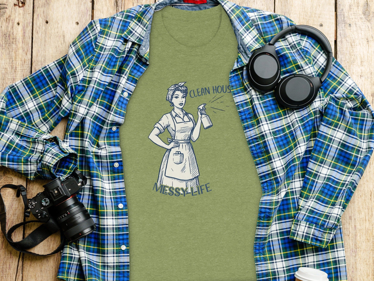 Clean House Messy Life Funny Housewife Humor Design T-Shirt