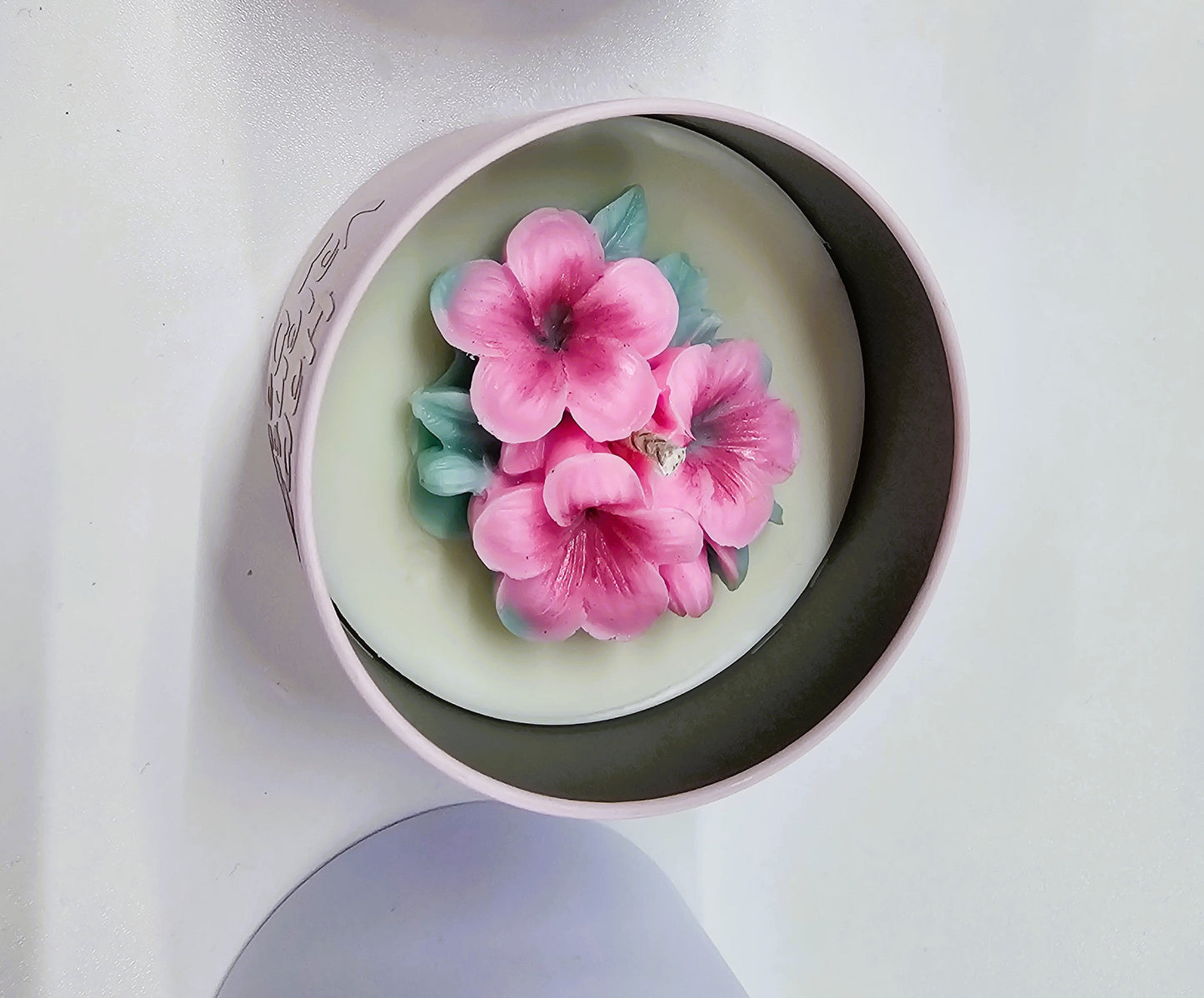 Flower Topped Candle - Shiny rose decor