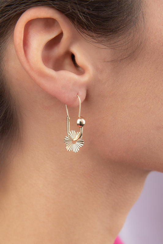 14K Gold Shaining Daisy  Earrings