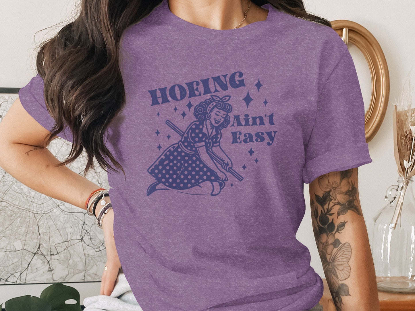 Hoing Ain't Easy Funny Woman Gardening Design T-Shirt