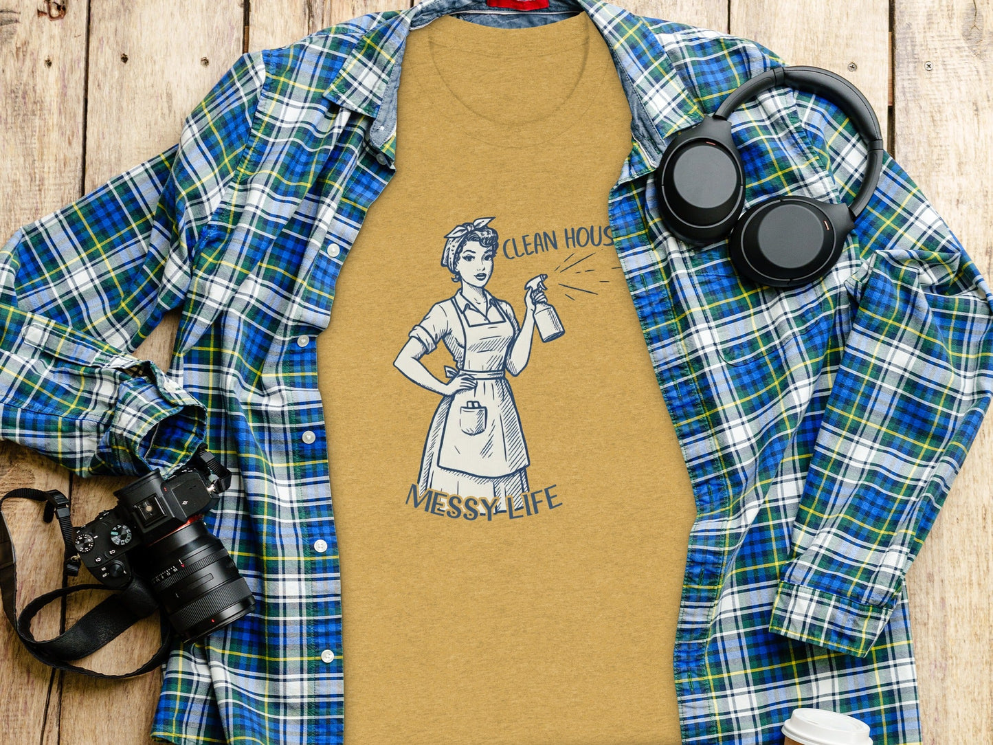Clean House Messy Life Funny Housewife Humor Design T-Shirt