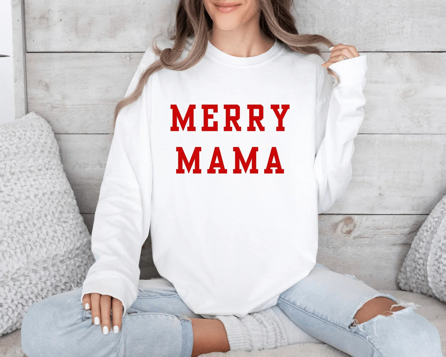 Merry Mama Christmas Crewneck Sweatshirt | Christmas Mom Sweatshirt | Holiday Graphic Pullover | Cozy Christmas Sweater for Moms | Cute Holiday Outfit