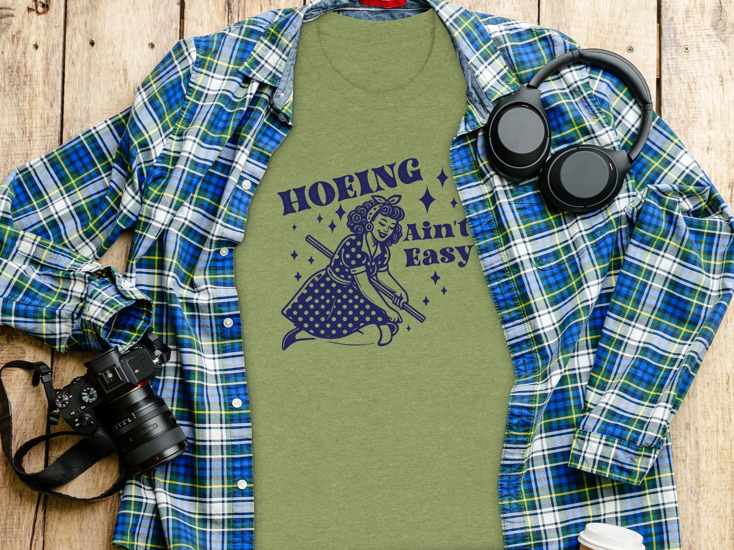Hoing Ain't Easy Funny Woman Gardening Design T-Shirt