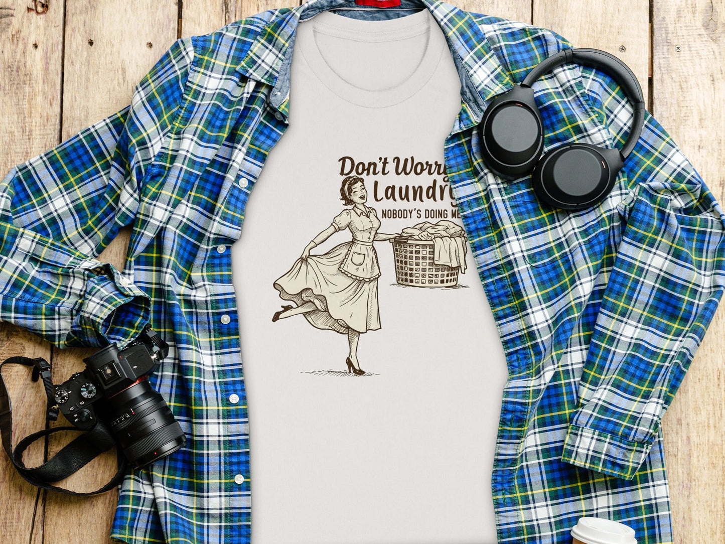 Don't Worry Laundry Nobody's Doing Me Graphic Design T-Shirt