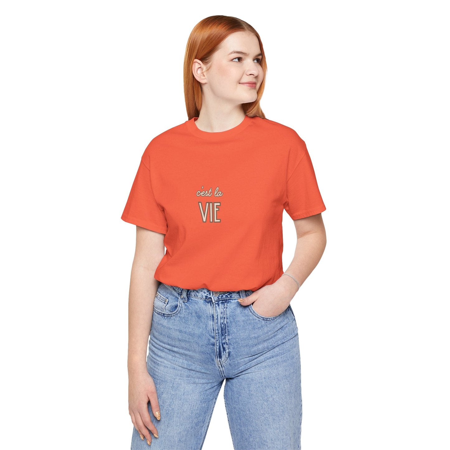 C'est la Vie Tee — Minimal French Phrase Graphic T-Shirt