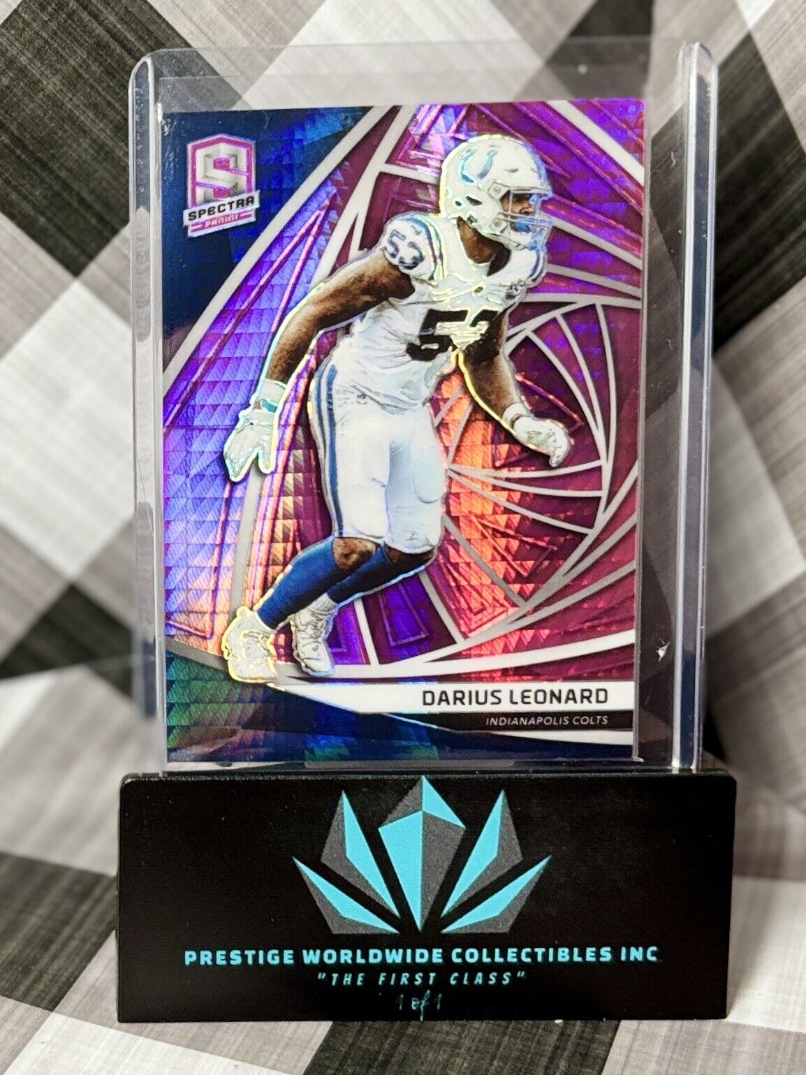 Darius Leonard 2019 Panini Spectra Neon Pink /25 #76 Indianapolis Colts SP