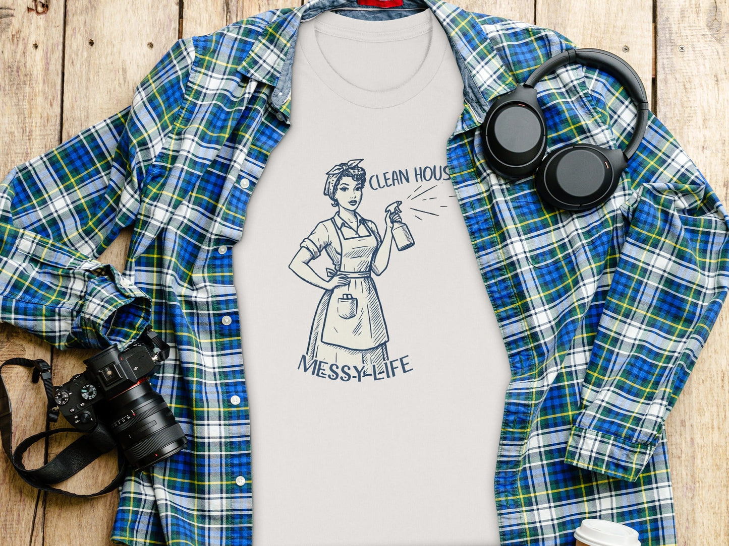 Clean House Messy Life Funny Housewife Humor Design T-Shirt