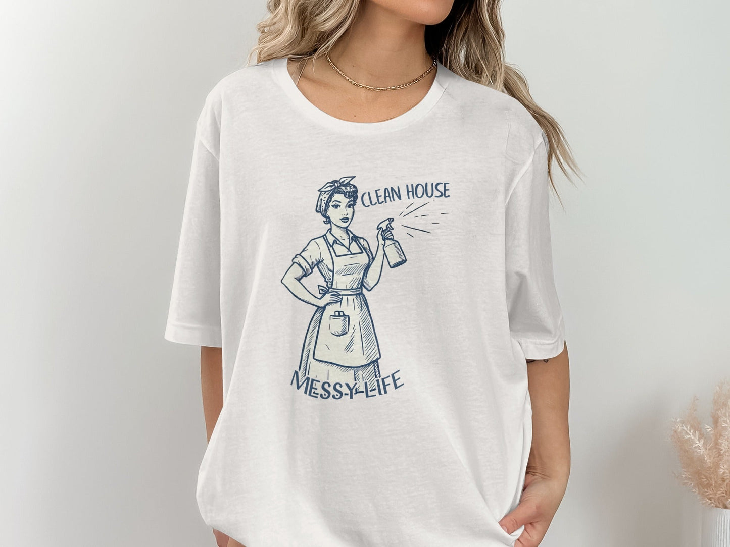 Clean House Messy Life Funny Housewife Humor Design T-Shirt