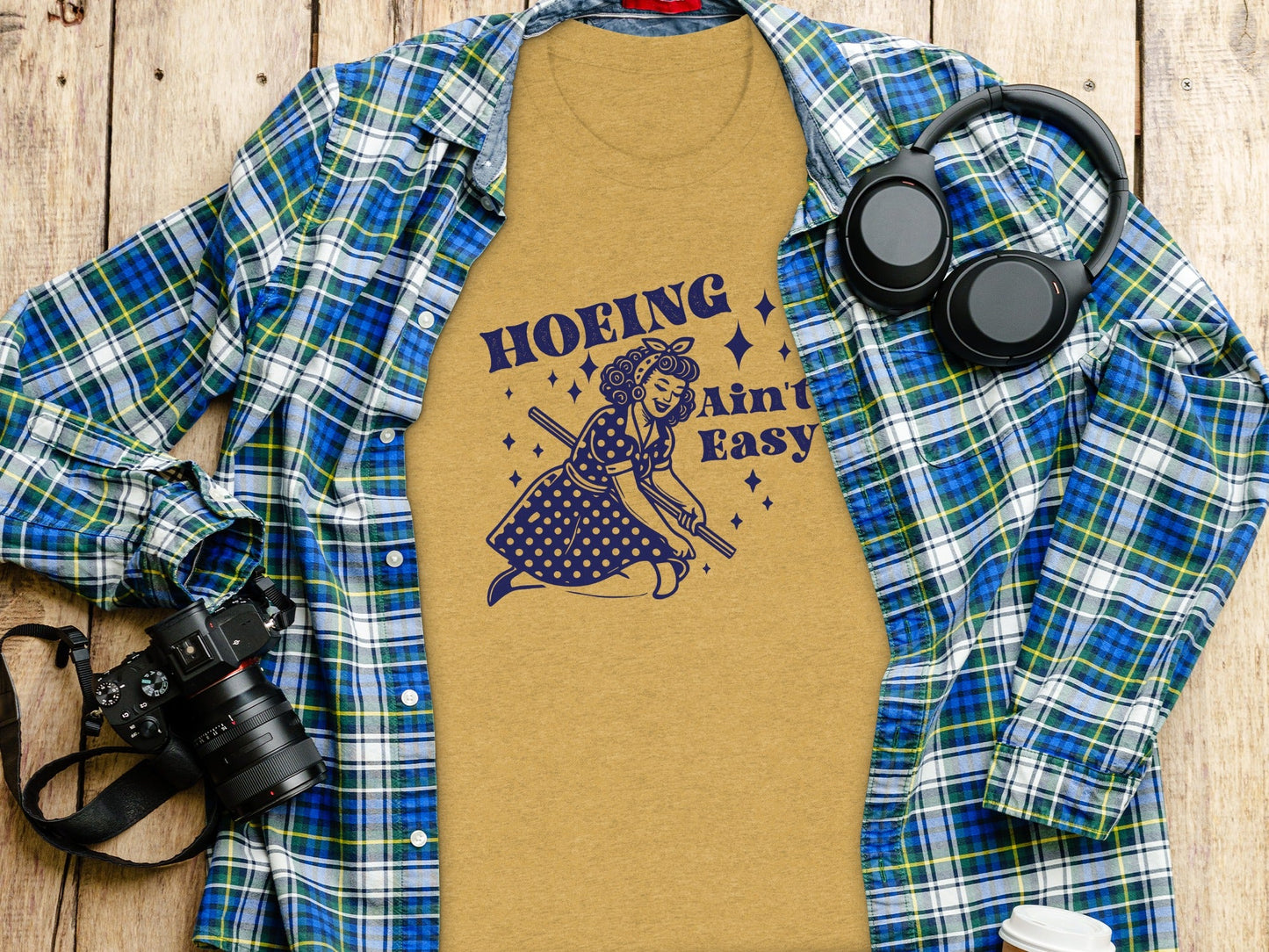 Hoing Ain't Easy Funny Woman Gardening Design T-Shirt