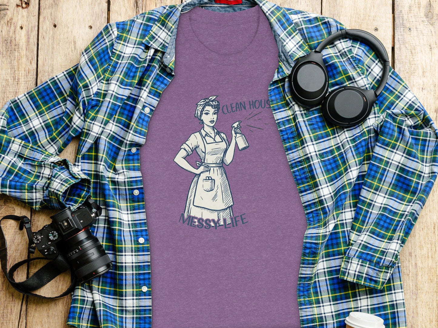 Clean House Messy Life Funny Housewife Humor Design T-Shirt