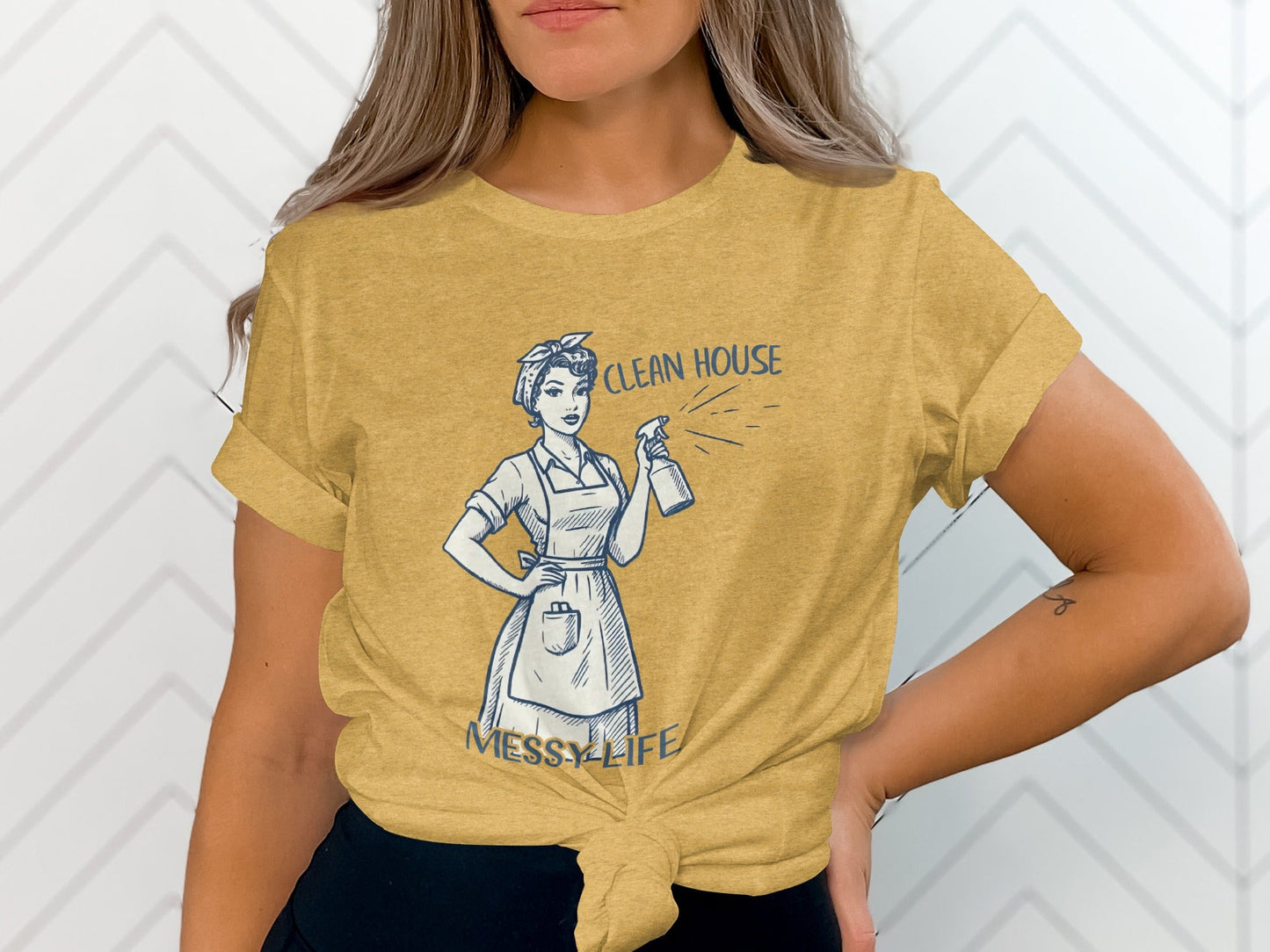 Clean House Messy Life Funny Housewife Humor Design T-Shirt