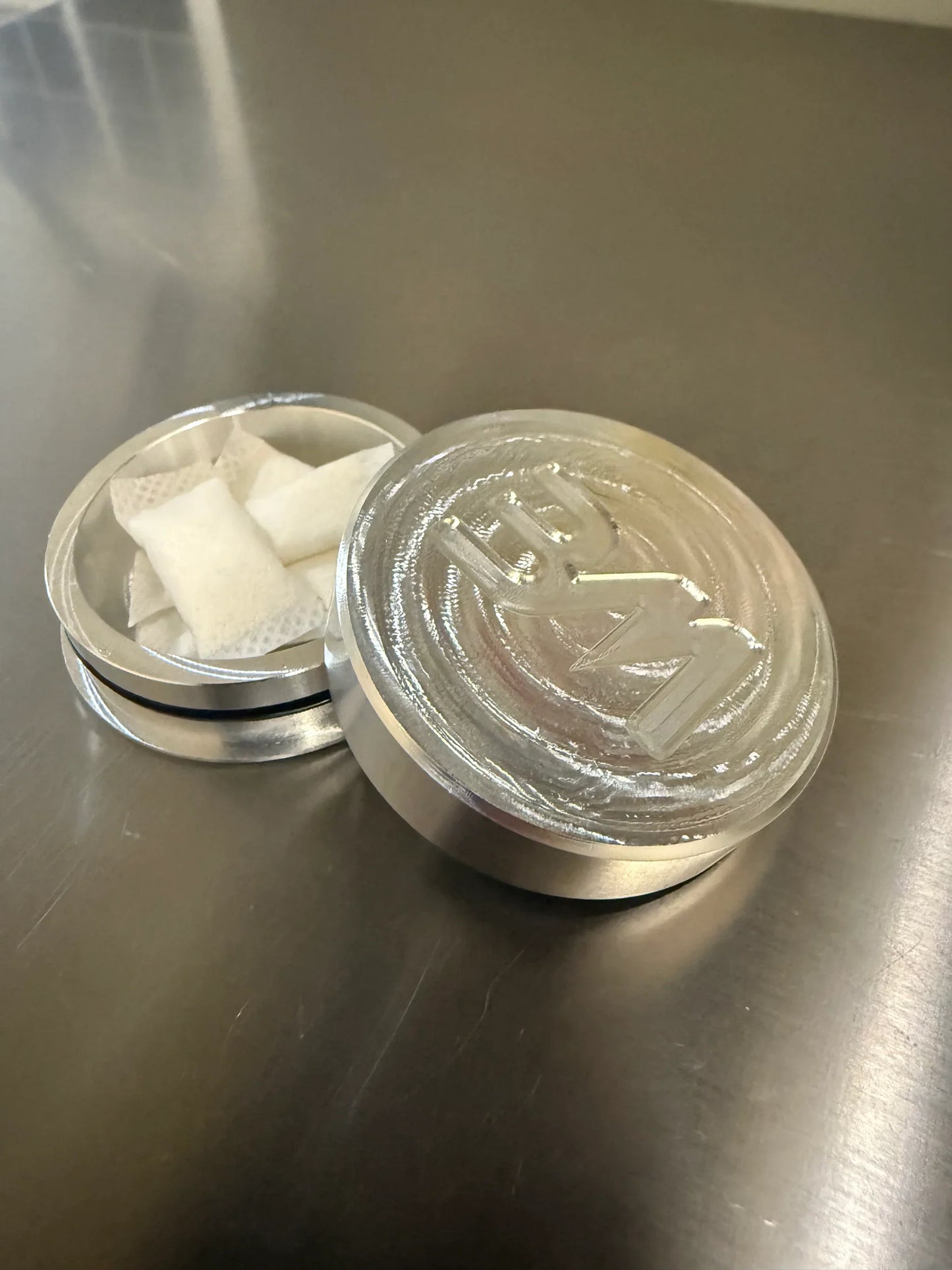 BM Pouches Can