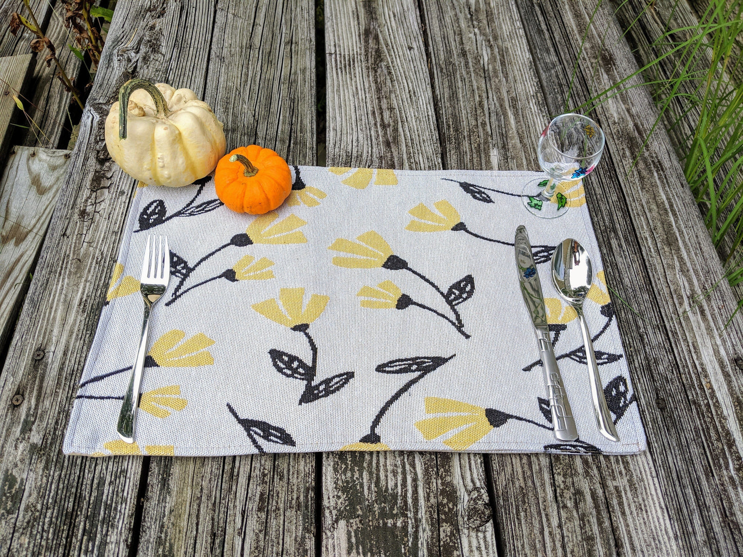DaDa Bedding Set of 4-Pieces Sunshine Yellow Fleur Spring Tapestry Dining Table Placemats 13” x 19” (18112)