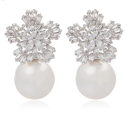 Snowflake Pearl Studs and Shell Pearl Necklace Set