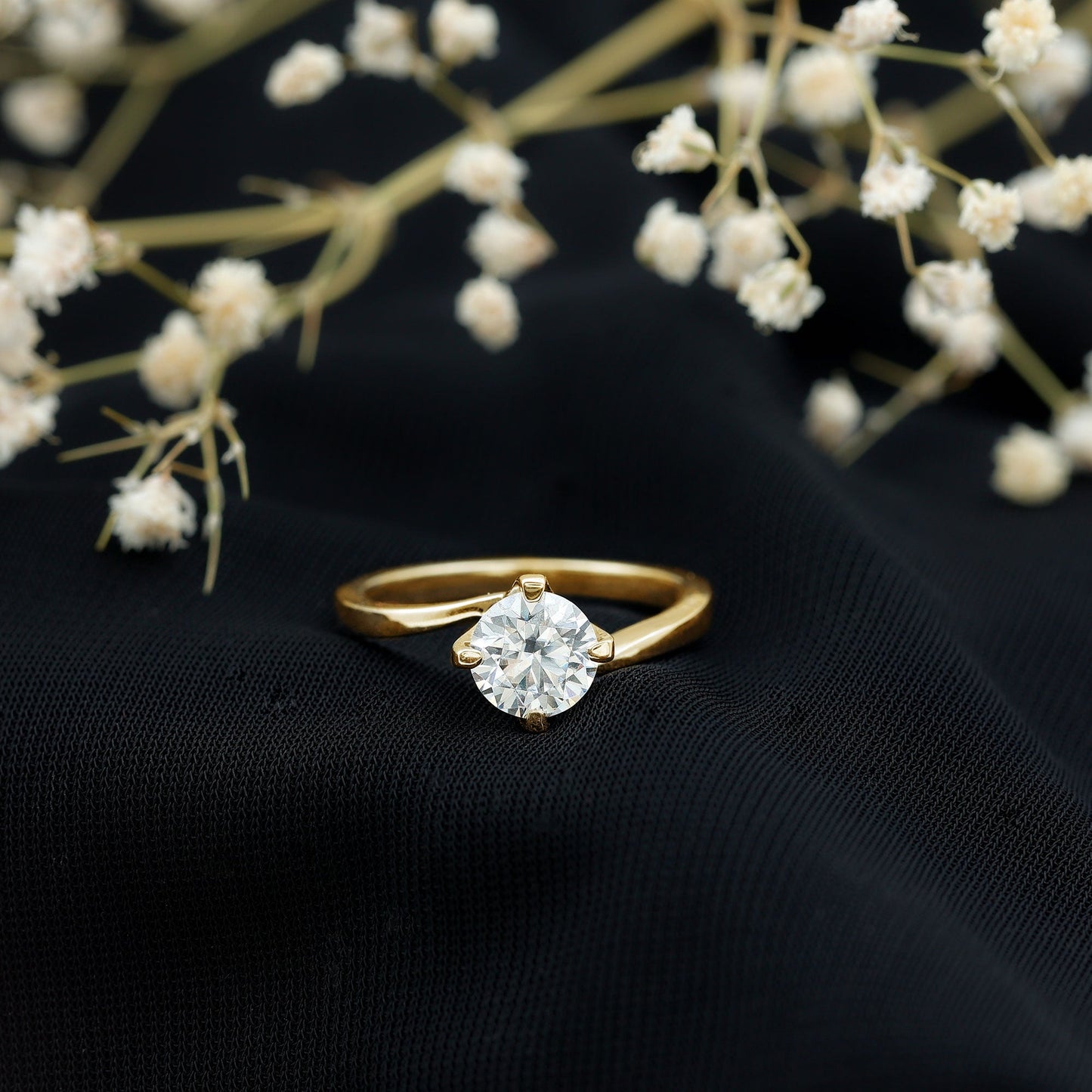 Lab Grown Diamond Engagement Ring With Diagonal 4 Prongs
