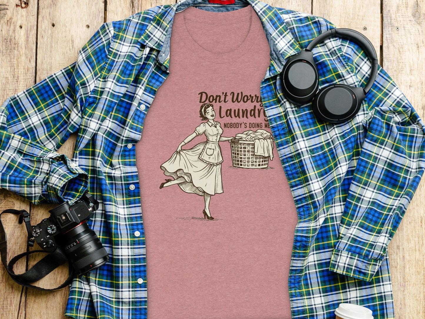 Don't Worry Laundry Nobody's Doing Me Graphic Design T-Shirt