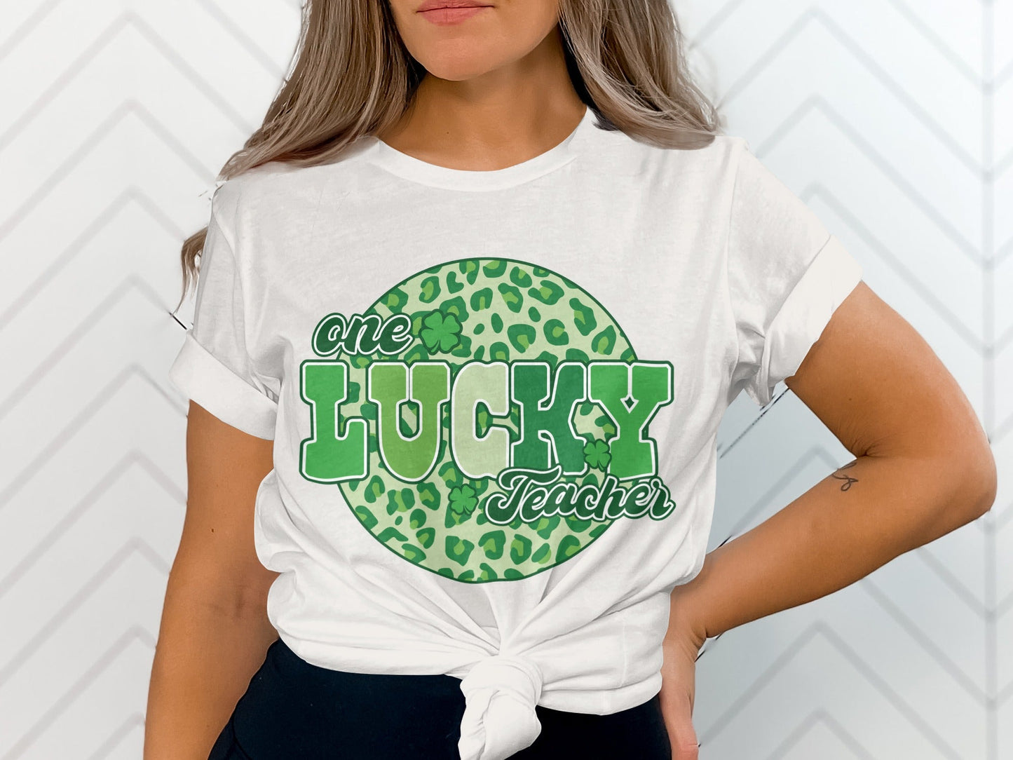 One Lucky Teacher St Patricks Day Leopard Circle T-Shirt
