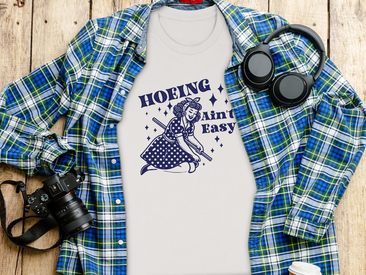 Hoing Ain't Easy Funny Woman Gardening Design T-Shirt
