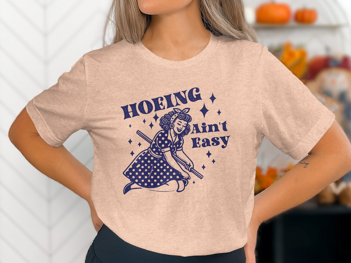 Hoing Ain't Easy Funny Woman Gardening Design T-Shirt