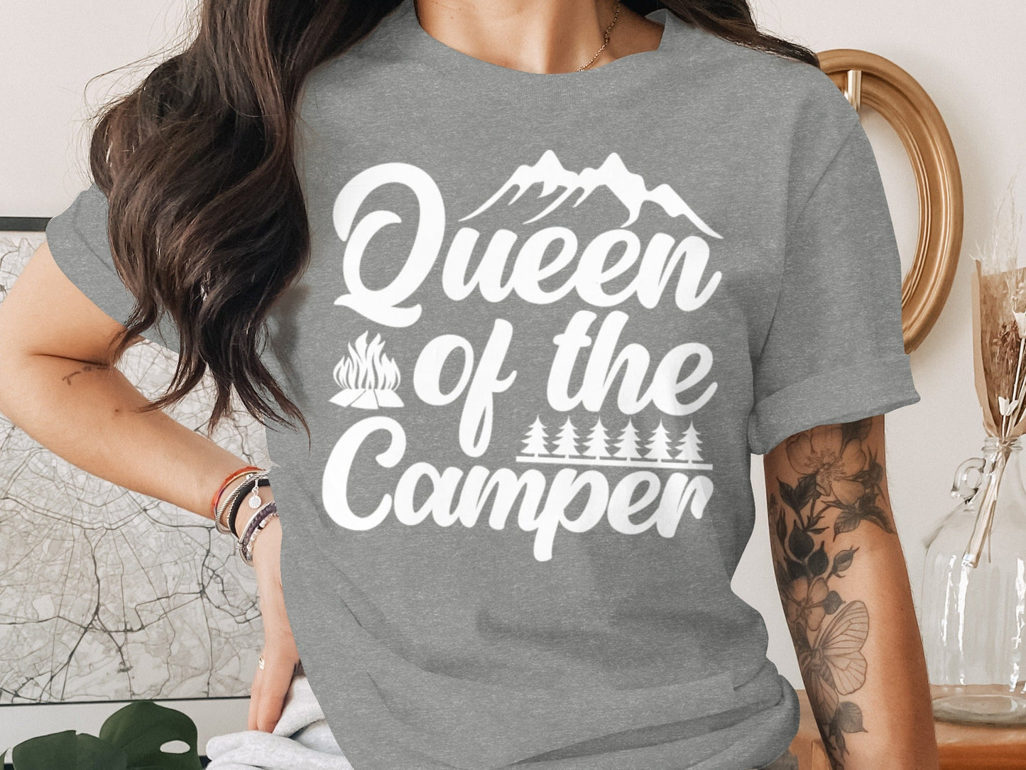 Queen of the Camper Graphic Print Camping Lover T-Shirt