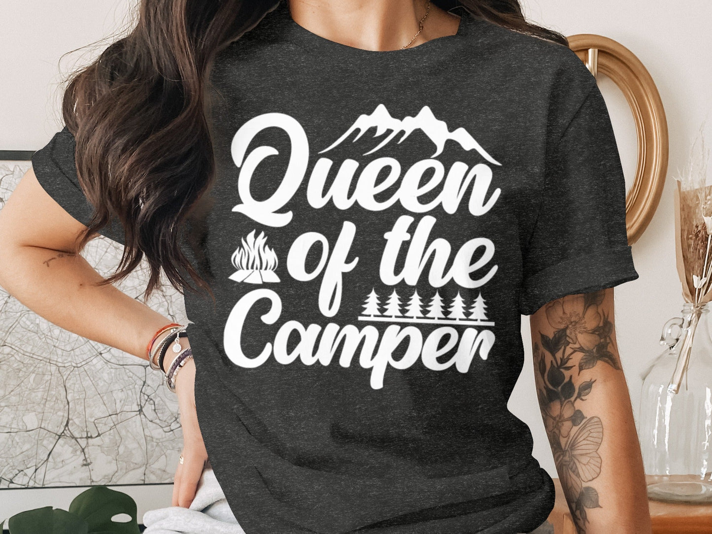Queen of the Camper Graphic Print Camping Lover T-Shirt