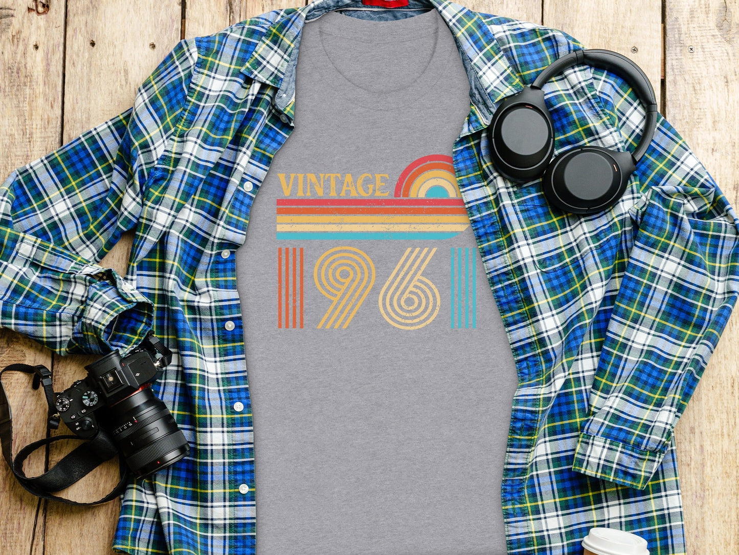 Retro Vintage Year 1961 Graphic Seventy First Birthday T-Shirt