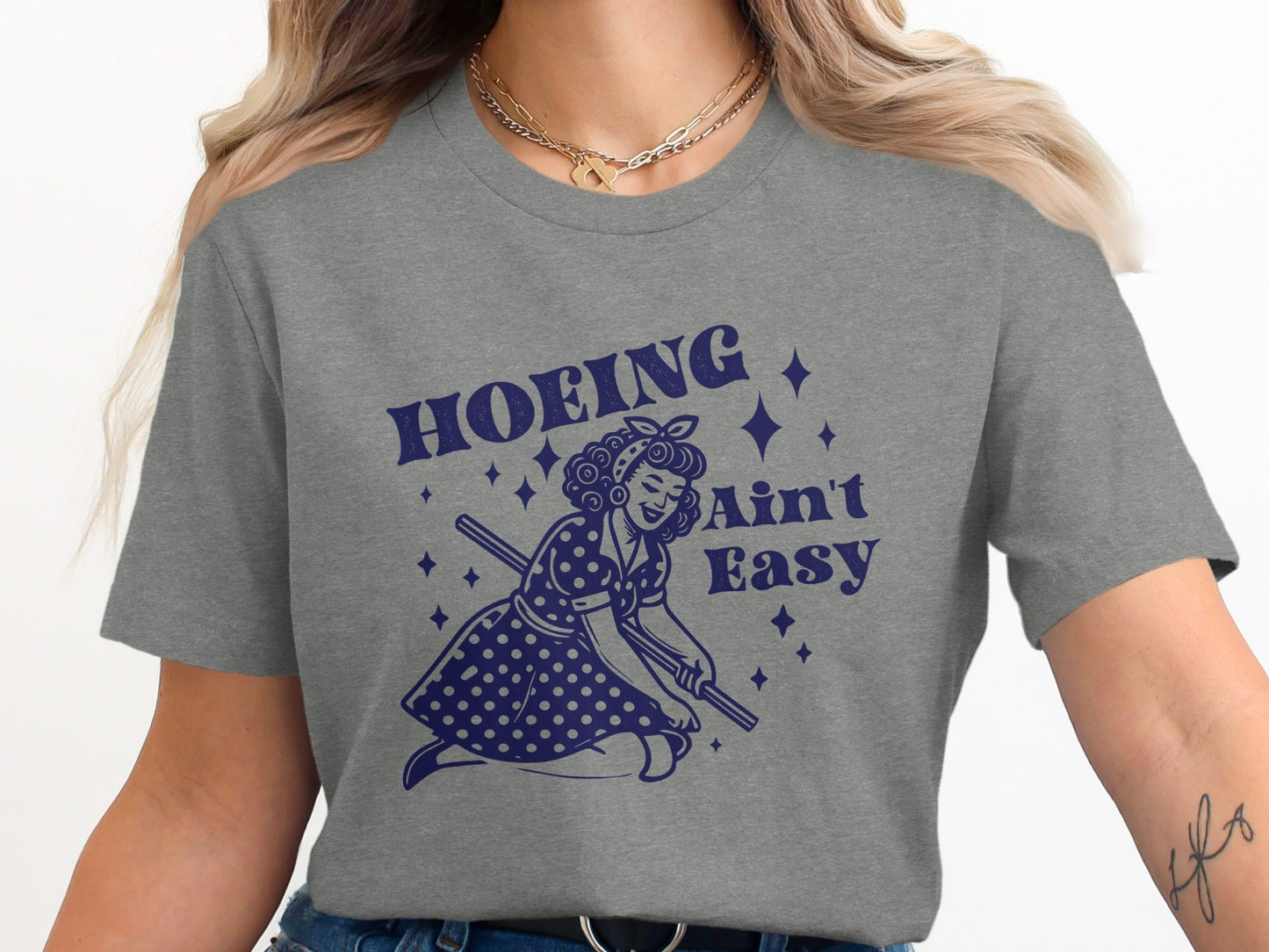 Hoing Ain't Easy Funny Woman Gardening Design T-Shirt
