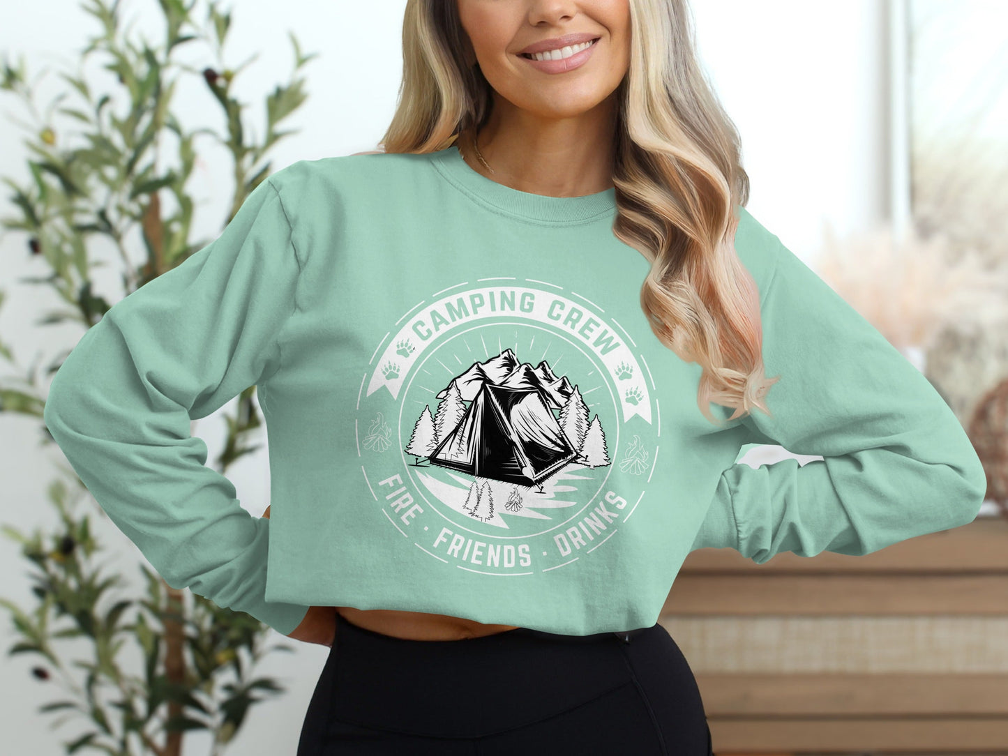 Camping Crew Fire Friends Drinks Design Long Sleeve T-Shirt