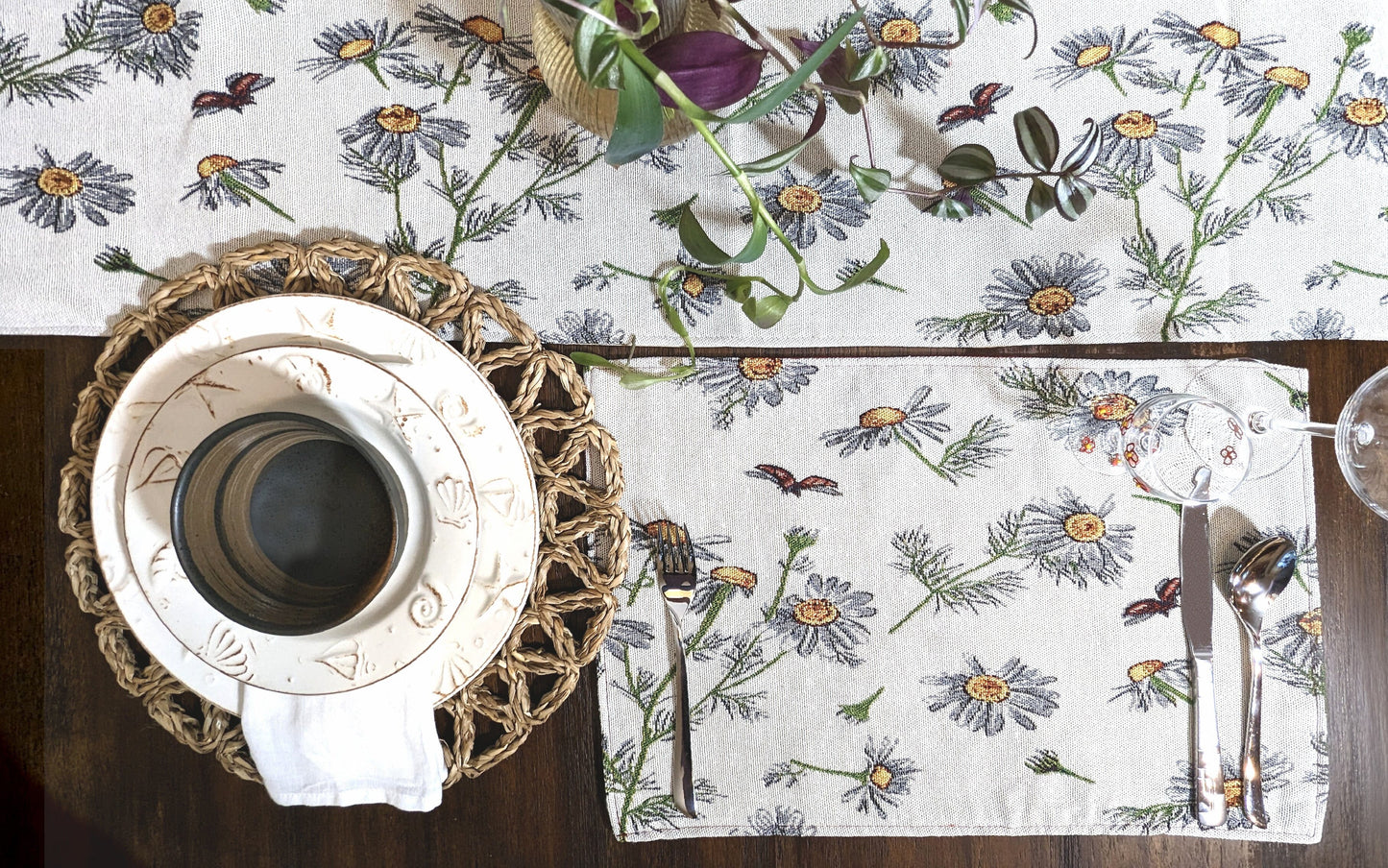 Tache Floral Daisies Ladybugs Woven Tapestry Placemat Set (18114)